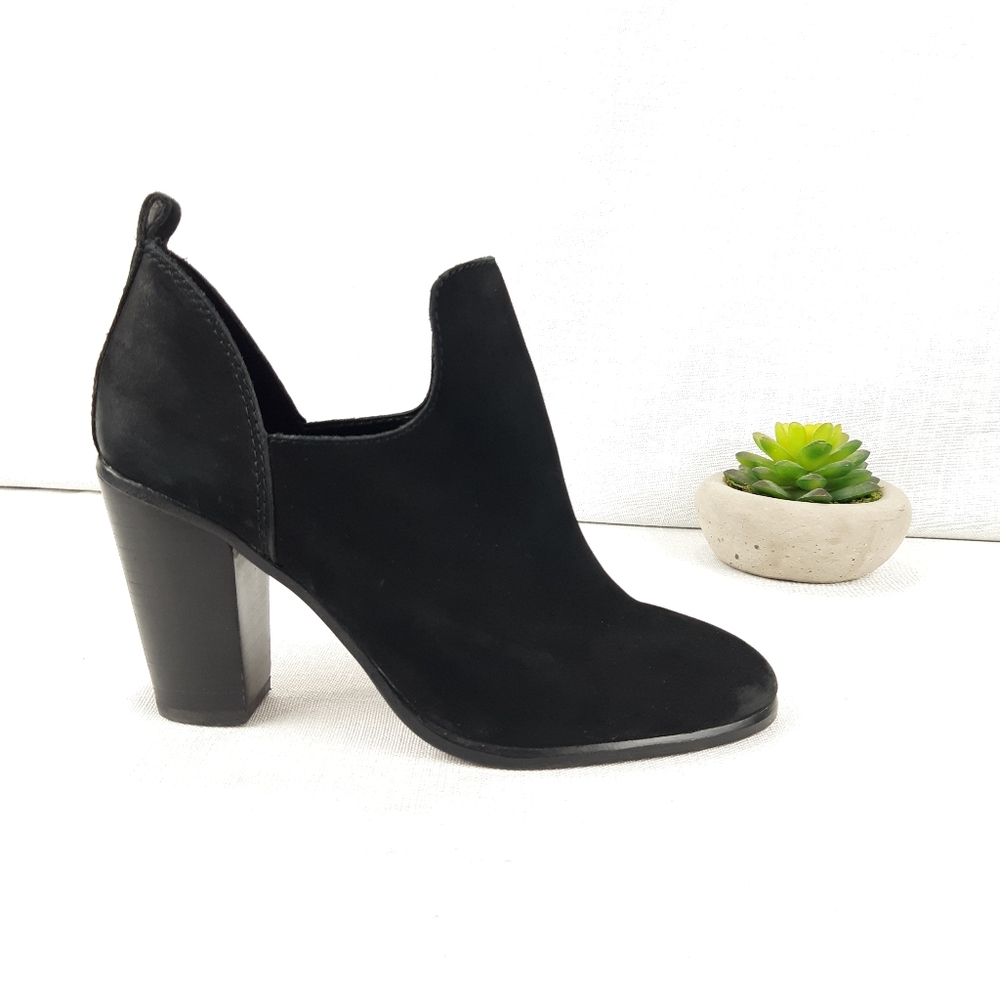 VINCE CAMUTO BLOCK HEELS BOOTIES